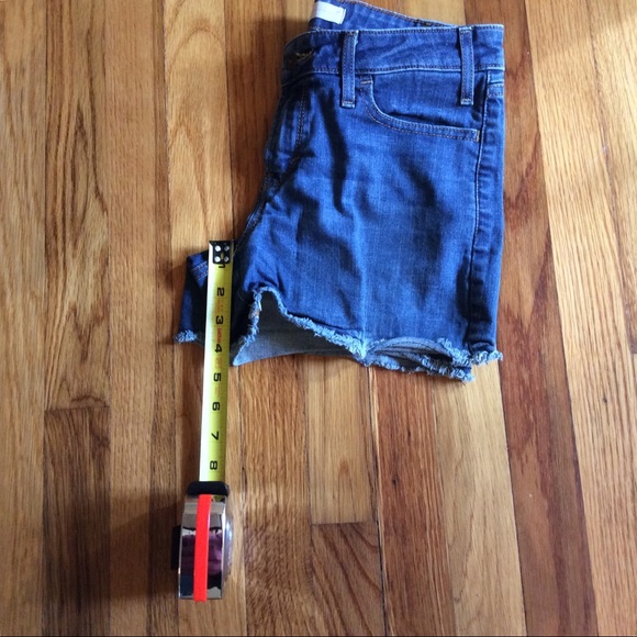 Women’s Levi’s jean shorts - Picture 6 of 8